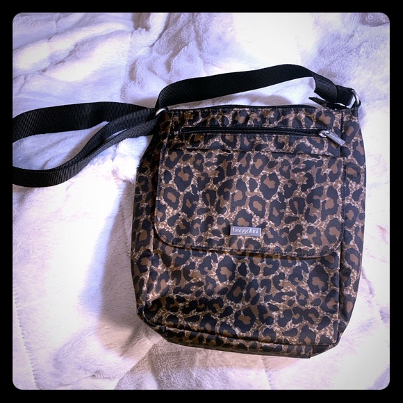 baggallini leopard print bags
